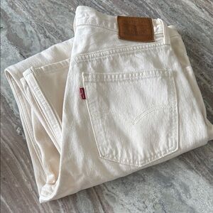 Levi's Off-White women’s straight leg  Jeans